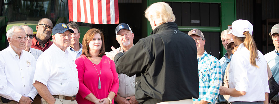 Donald J. Trump bei einem Besuch auf einer Farm in Georgia, Oktober 2018.
