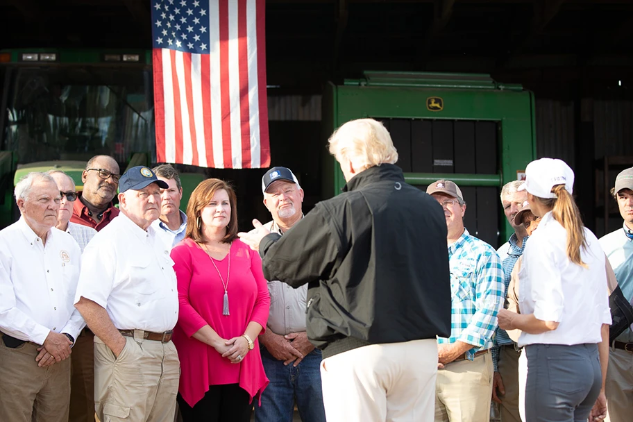 Donald J. Trump bei einem Besuch auf einer Farm in Georgia, Oktober 2018.