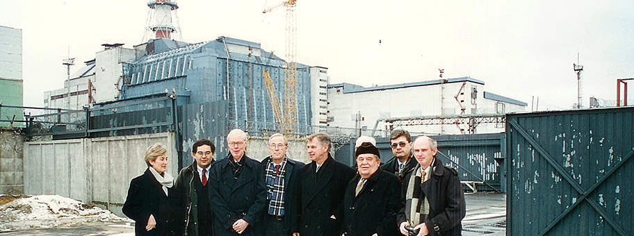 Reakter 4 mit Beton-Bunker, März 2006.