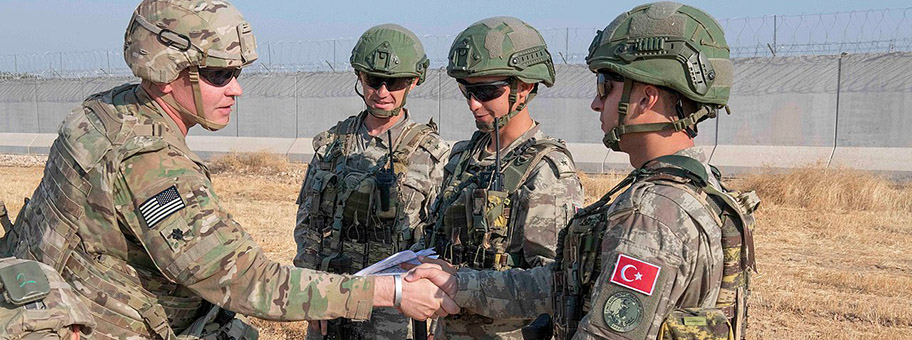 US-Soldaten patrouillieren an der syrischen Grenze mit türkischen Einheiten, Oktober 2019.