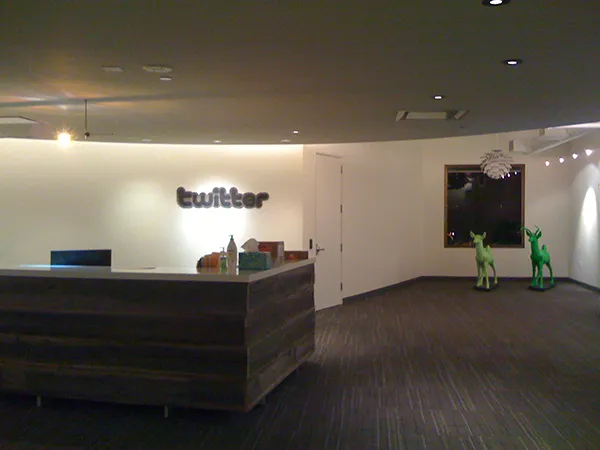 Empfangstheke von Twitter in San Francisco, USA.