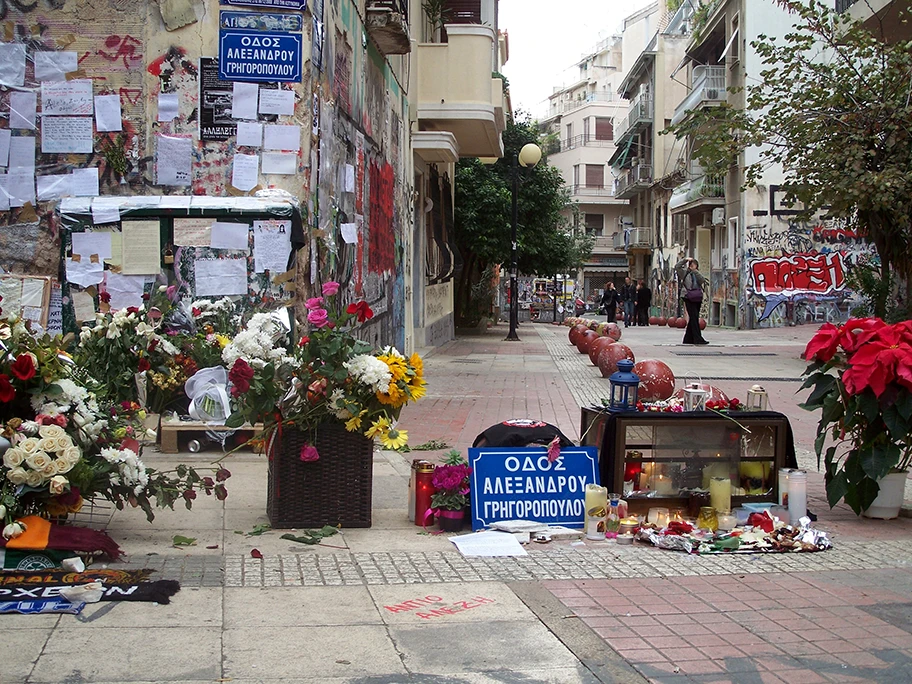 Gedenkstelle für den Ermordeten Alexis Grigoropoulos in Athen, Dezember 2008.