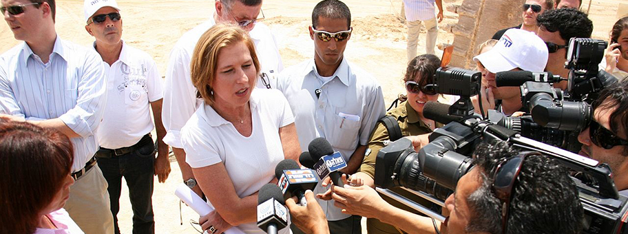 Tzipi Livni bei einer Presseerklärung in Negev, Israel, August 2009.