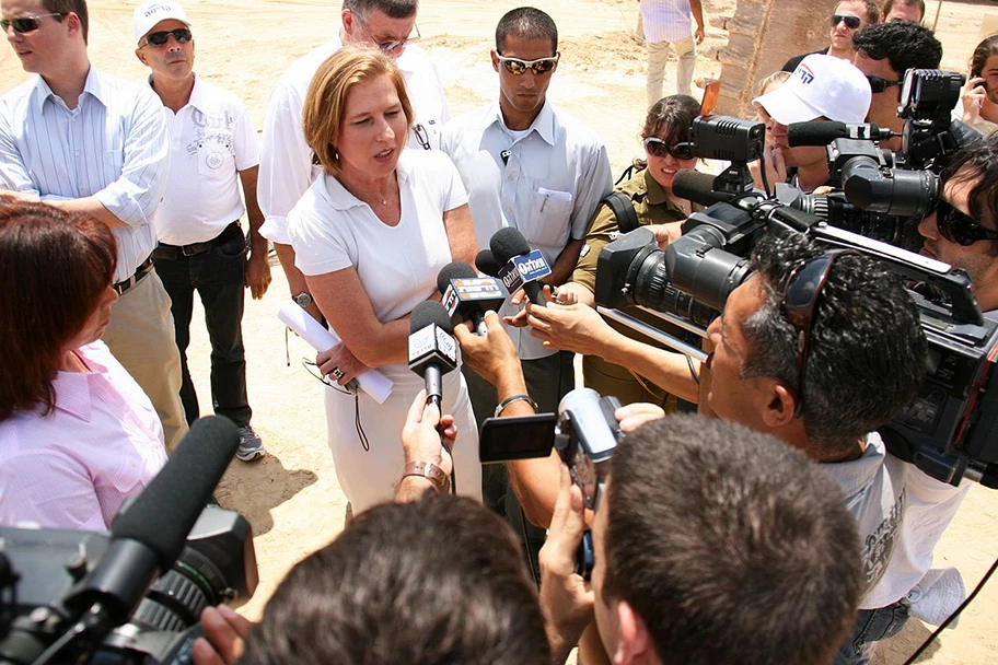 Tzipi Livni bei einer Presseerklärung in Negev, Israel, August 2009.