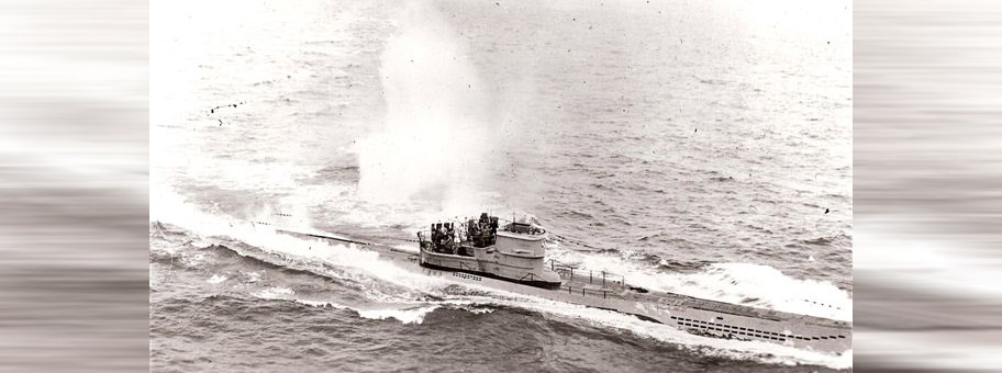 Eun deutsches UBoot (U966) unter Beschuss, November 1943.