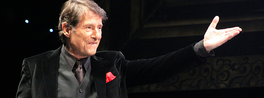 Udo Jürgens bei seinem Auftritt „Der Soloabend 2010“ am 11. September 2010 im Römersteinbruch auf der Bühne der Opernfestspiele von St. Margarethen im Burgenland.