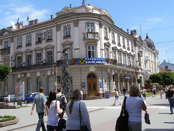 Filiale der Raiffeisen-Bank in der West-Ukraine.