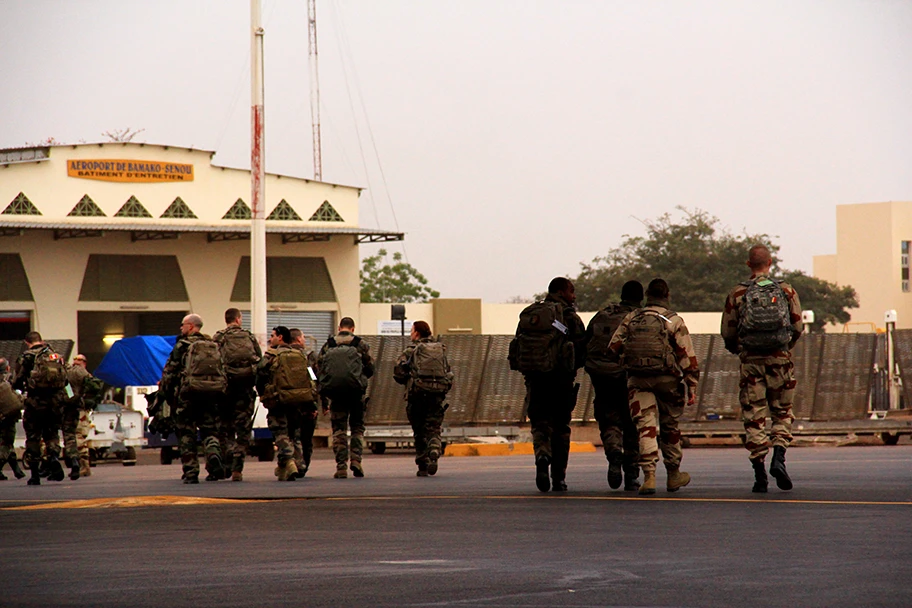 Französische Soldaten bei der Ankunft auf dem Flughafen in Bamako, Mali, Januar 2013.