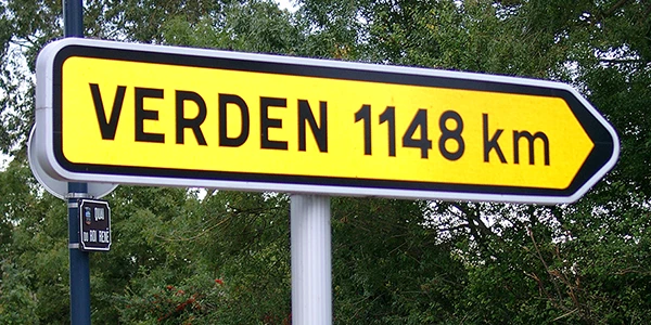 Straßenschild "Verden 1148 km" in der Partnerstadt von Saumur.