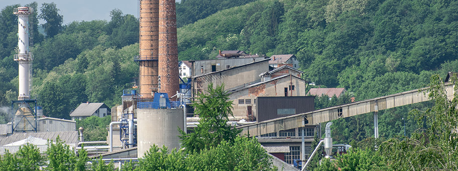 Die Zellulose- und Papierfabrik “Đuro Salaj”, vor Ort als “Celuloza” bekannt, in Krško, Slowenien.