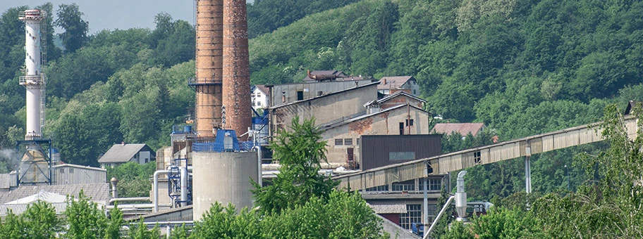 Die Zellulose- und Papierfabrik “Đuro Salaj”, vor Ort als “Celuloza” bekannt, in Krško, Slowenien.