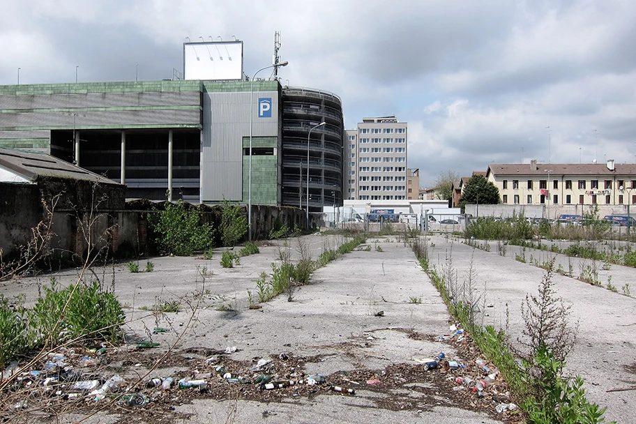 Parkhaus in Mestre, Venedig, April 2022.