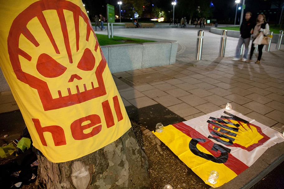 Vigil at the Shell Centre, London, on the 17th Anniversary of Ken Saro-Wiwa and the Ogoni 9. 10