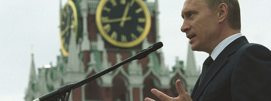 Wladimir Putin bei einer Rede auf dem Kreml-Platz.