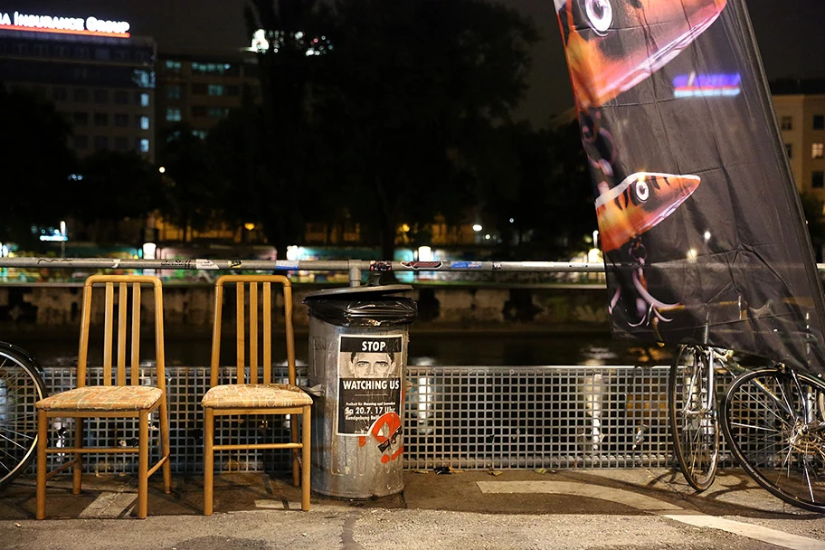 Vor dem Flex am Wiener Donaukanal während des Waves Vienna Music Festivals 2013.