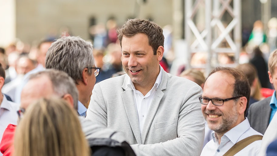 Lars Klingbeil an der Landtagswahl in Köln, Mai 2022.