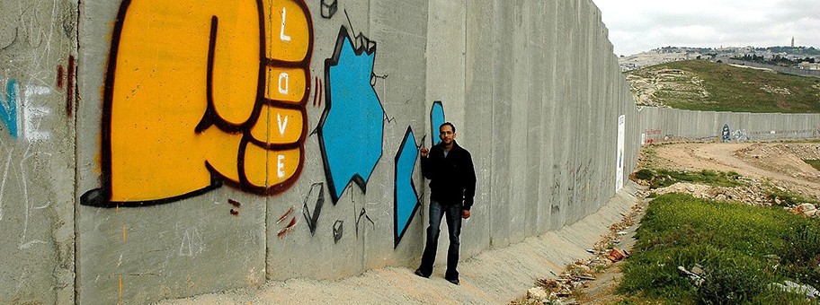 Mauer zwischen Israel und Palästina in der Nähe der Al-Quds Universität bei Jerusalem.