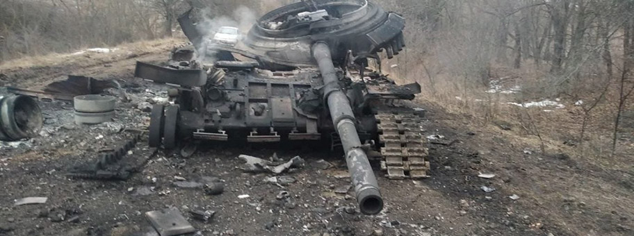 Zerstörter russischer Panzer in der Ukraine, März 2022.