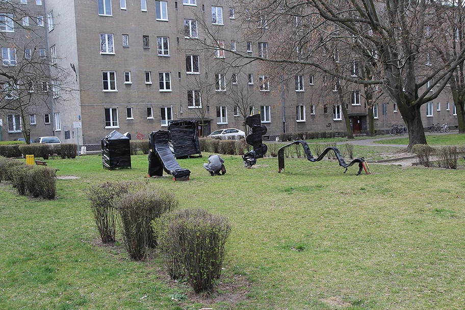 Geschlossener Spielplatz während der Coronakrise in Warschau, März 2020.