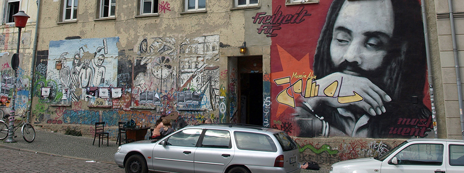 Graffiti mit dem Konterfei von Mumia Abu-Jamal am alternativen Kulturzentrum Gerber 3 in Weimar.