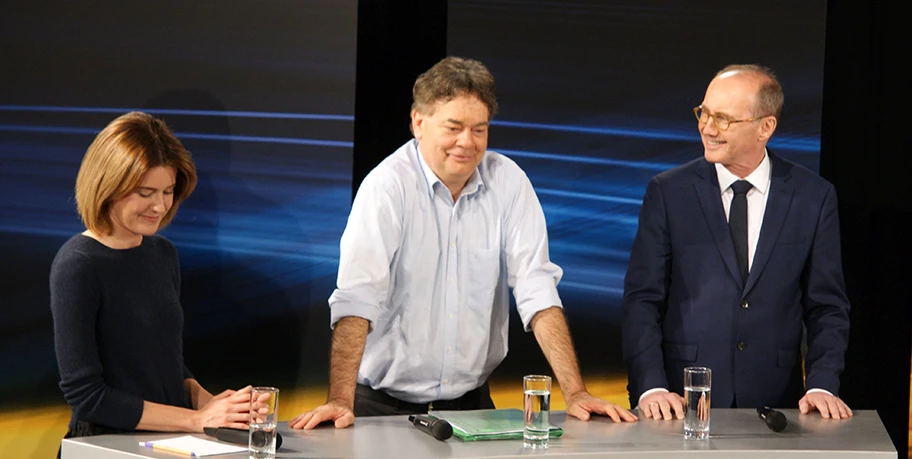 Claudia Gamon, Werner Kogler und Othmar Karas in der Diskussionsveranstaltung am 10. April 2019 zur Europawahl 2019 im Vonimnasaal in Rankweil, Vorarlberg, Österreich mit den Spitzenkandidaten.