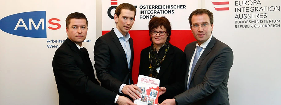 Pressekonferenz Wertekurse. Franz Wolf CEO ÖIF, Minister Kurz mit Leitern des AMS Johannes Kopf.