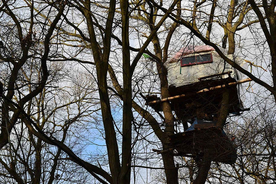 Baumhaus der Widerstandskämpfer, die sich gegen die Zerstörung des Hambacher Forsts einsetzen.