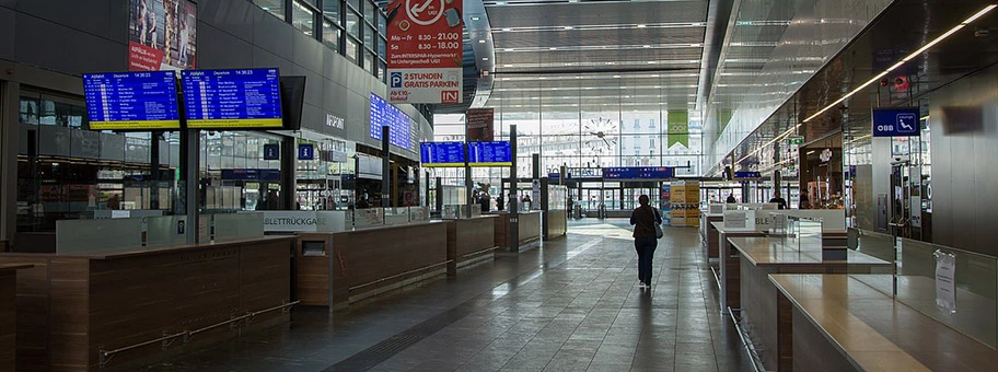 Food-Court am Wiener Hauptbahnhof während der Corona-Krise.