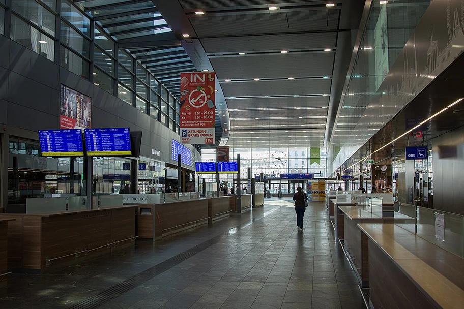 Food-Court am Wiener Hauptbahnhof während der Corona-Krise.