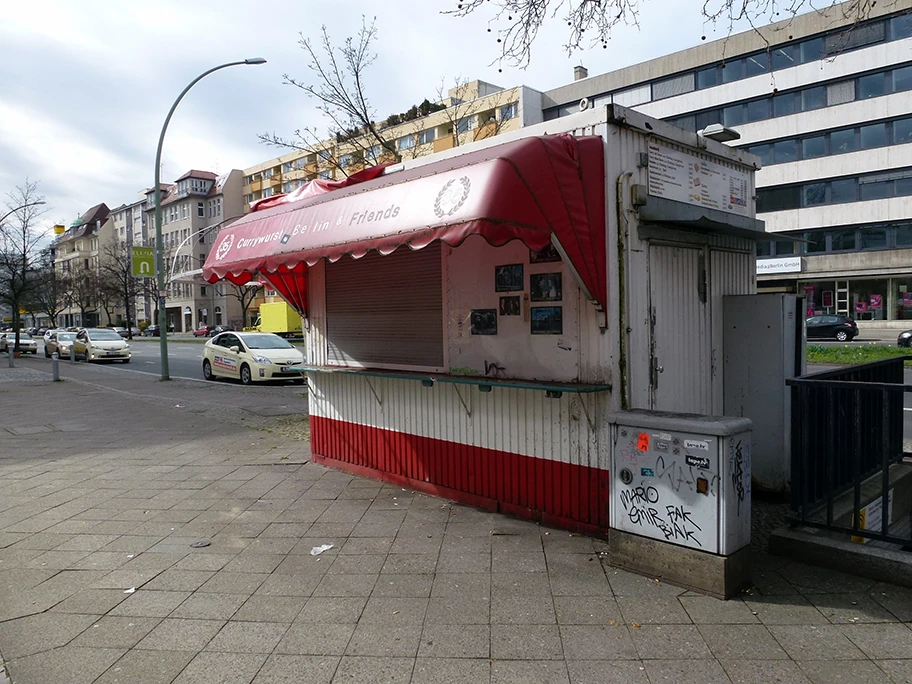 Imbiss Bundesallee in Berlin-Wilmersdorf. Bekannt aus Wim Wenders Film «Der Himmel über Berlin».