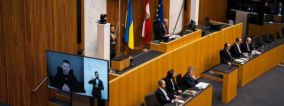 Wolodymyr Selenskyj bei der österreichischen Nationalratssitzung am 30. März 2023.