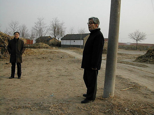 Die beiden chinesischen Nobelpreisträger für Literatur Mo Yan (links) und Kenzaburo Oe in Shandong, China.