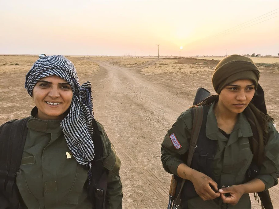 Kämpferinnen der YPJ in der Region von Rojava, August 2015.