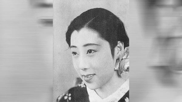Die japanische Schauspielerin Yamada Isuzu spielt im Film Washizus Frau Asaji.