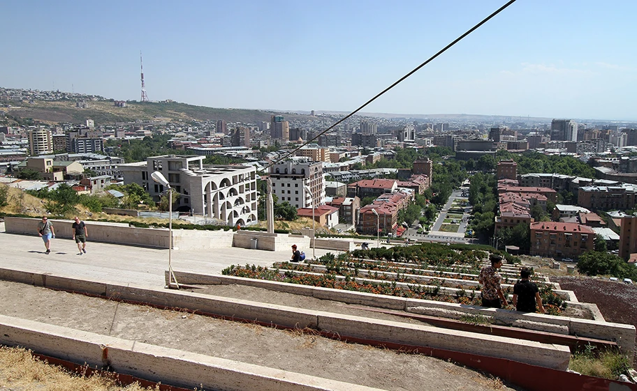 Blick von der Kaskade in Jerewan in Armenien.