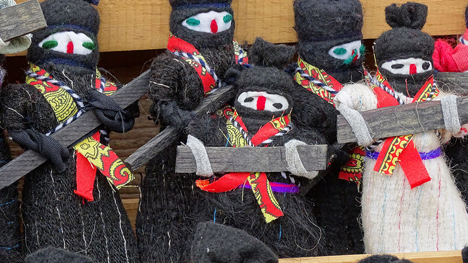 Zapatista Puppen in Chamula, Chiapas.