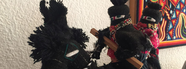 Zapatista Puppen aus Chiapas, Mexico.