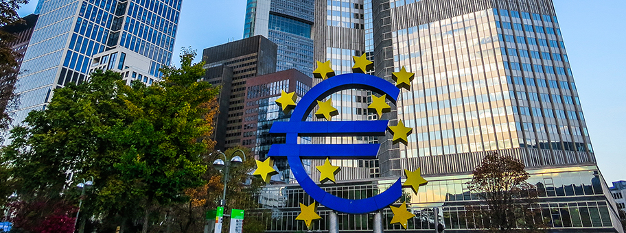 Frankfurt am Main, südliche Gallusanlage mit dem Willy-Brandt-Platz sowie der Europäischen Zentralbank.