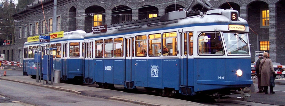 Tram der VBZ-Linie 5 in Zürich Enge.