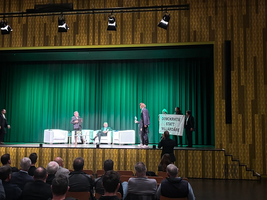 Störaktion von bei einem Auftritt des Schweizer Unternehmers Peter Spuhler beim Wirtschaftsforum Thurgau.