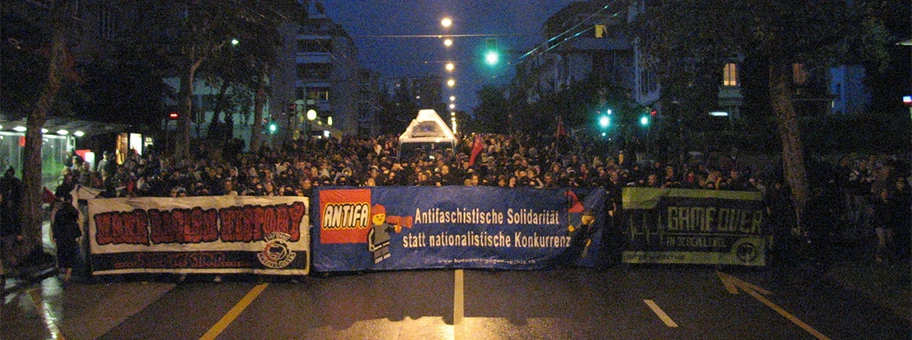 Antifaschistischer Abendspaziergang in Bern.