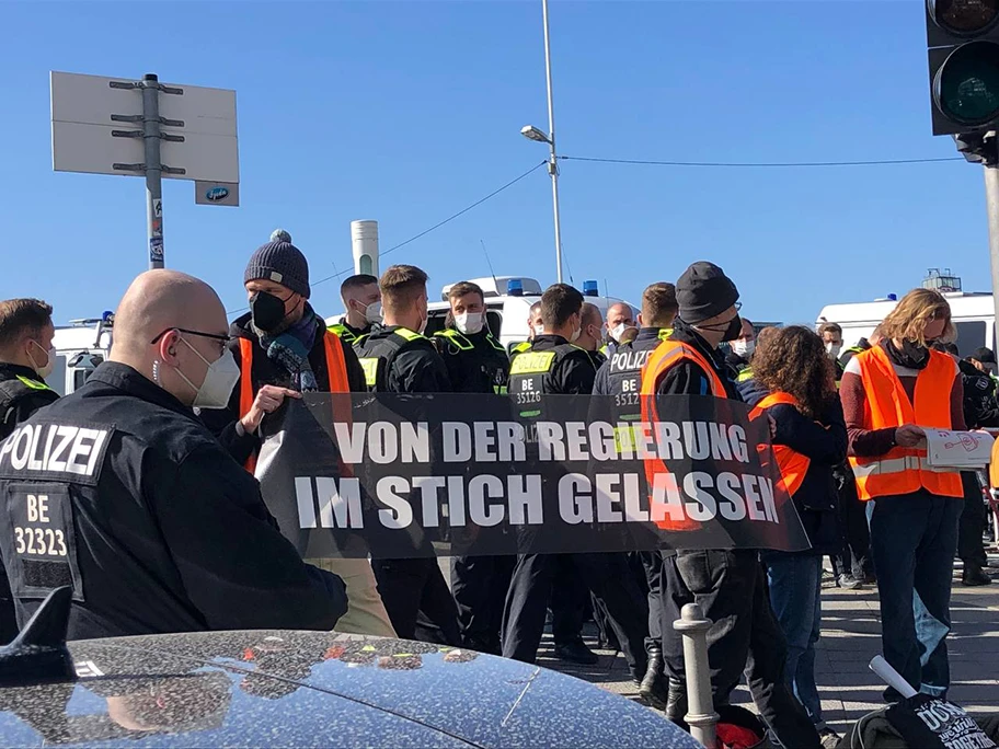 Blockade des Regierungsviertels in Berlin durch Aktivist:innen, 18. März 2022.