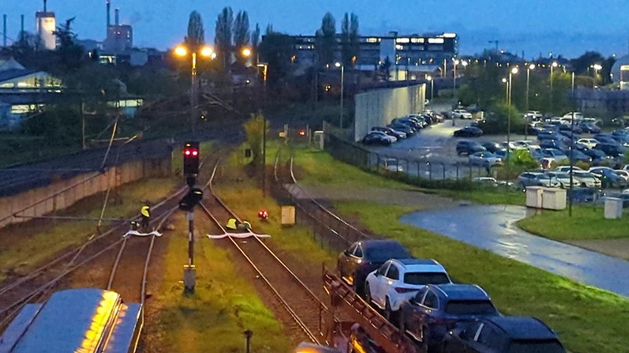 Ankett-Aktion vor dem Mercedes-Werk in Bremen am 8. April 2024.