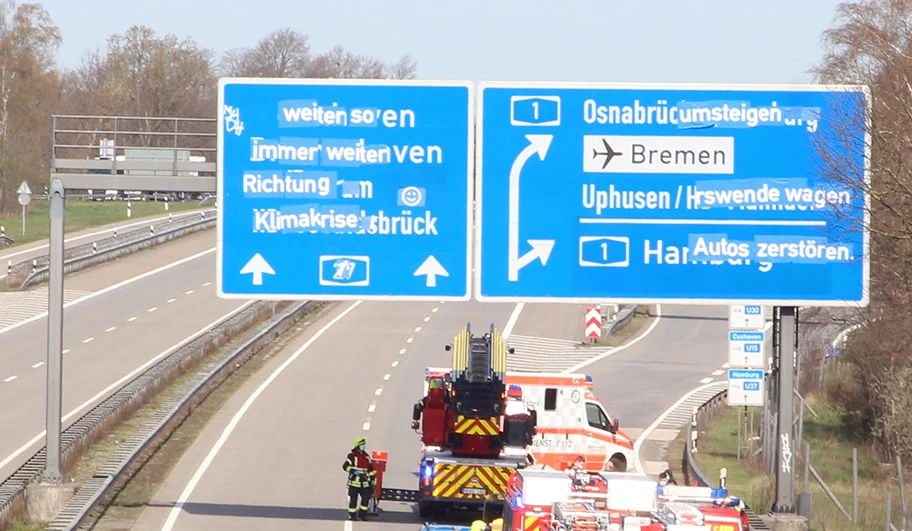 Schild auf der A27 am Kreuz Bremen im April 2021.