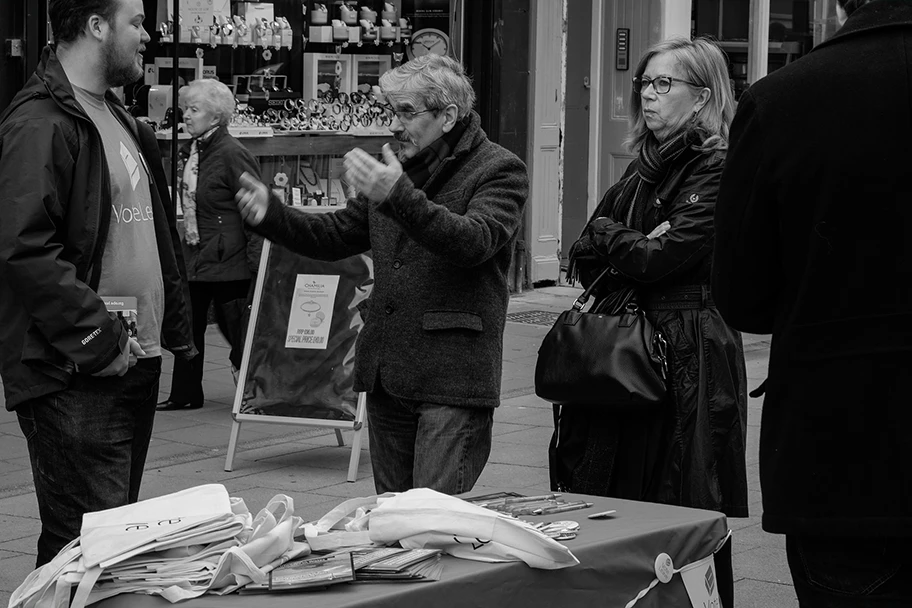 Beide Seiten der Kampagne wollten die Stimme des „Mannes auf der Strasse“ darstellen, beide sind dabei gescheitert.