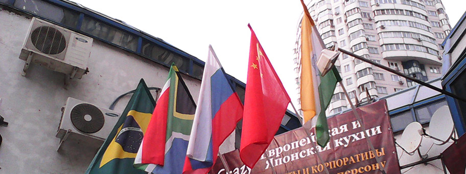 BRICS-Fahnen in Moskau.