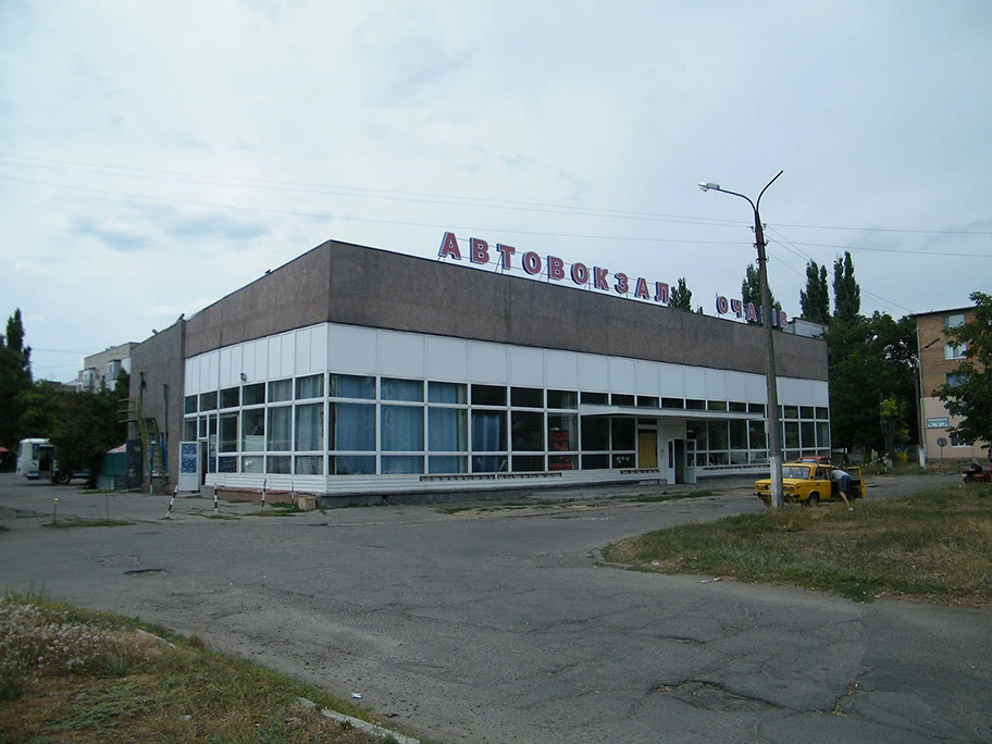 Busbahnhof in Ochakiv, Ukraine.