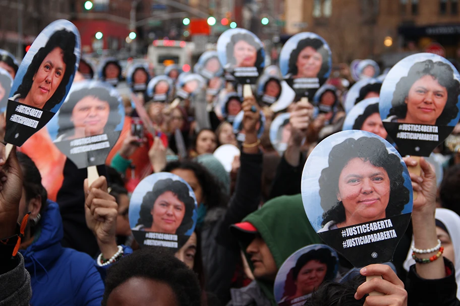 Demo in Solidarität mit Berta Cáceres, New York, 17.3.2016.