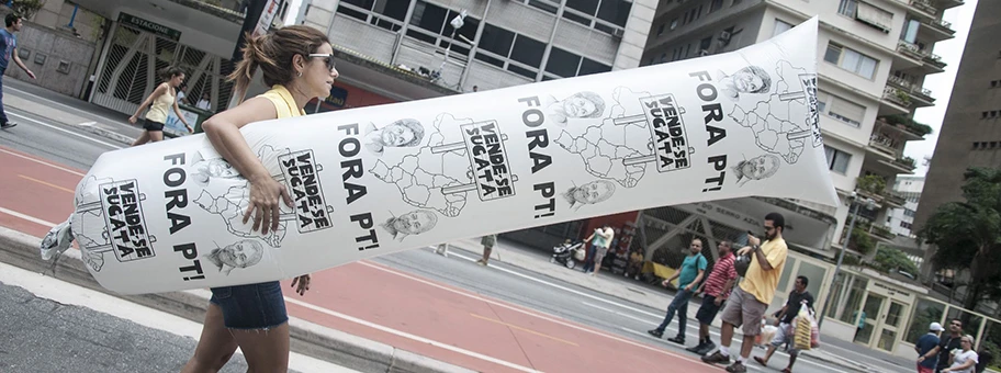 „Weg mit der PT“: Demo gegen Präsidentin Dilma Rousseff am 13. März 2016 in São Paulo, Brasilien.