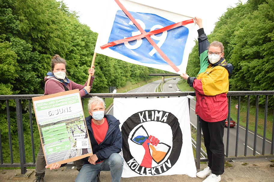 500 Fahrradfahrer*innen protestierten auf der geplanten A39